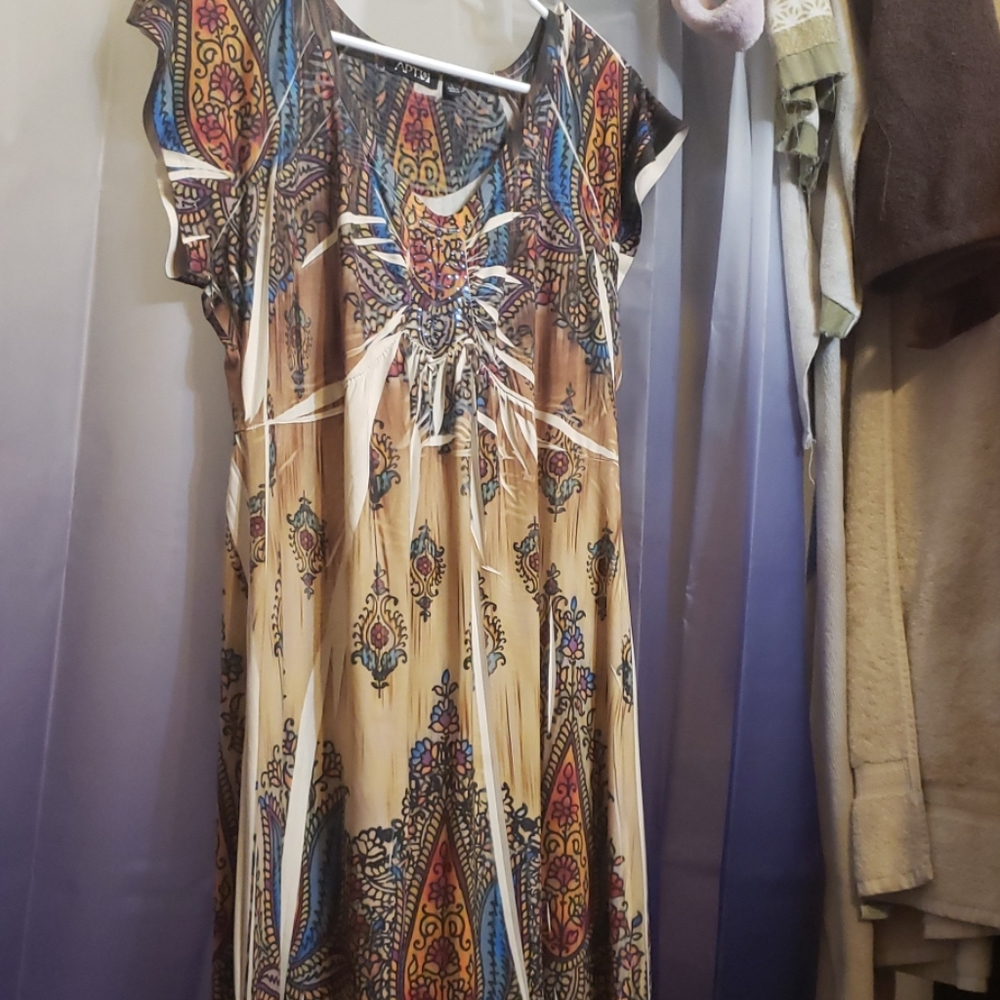 Dress - Picture 2 of 2